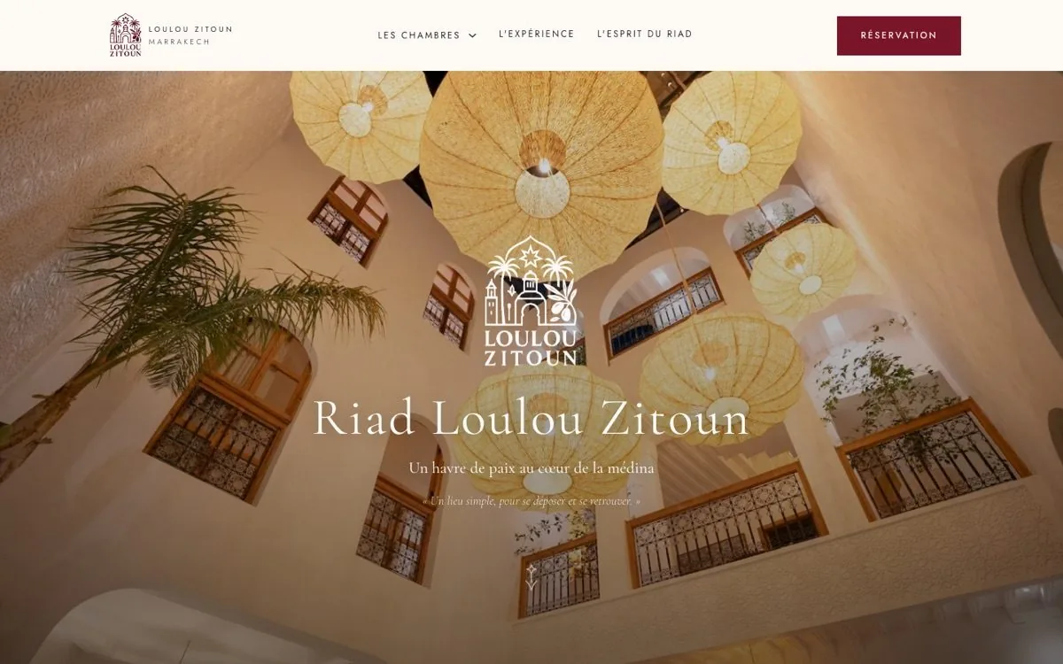 Page d'accueil du site internet bilingue du Riad Loulou Zitoun à Marrakech